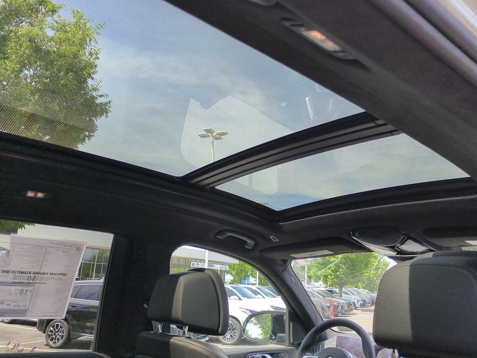 Thumbnail: 2026 BMW X7 - 23