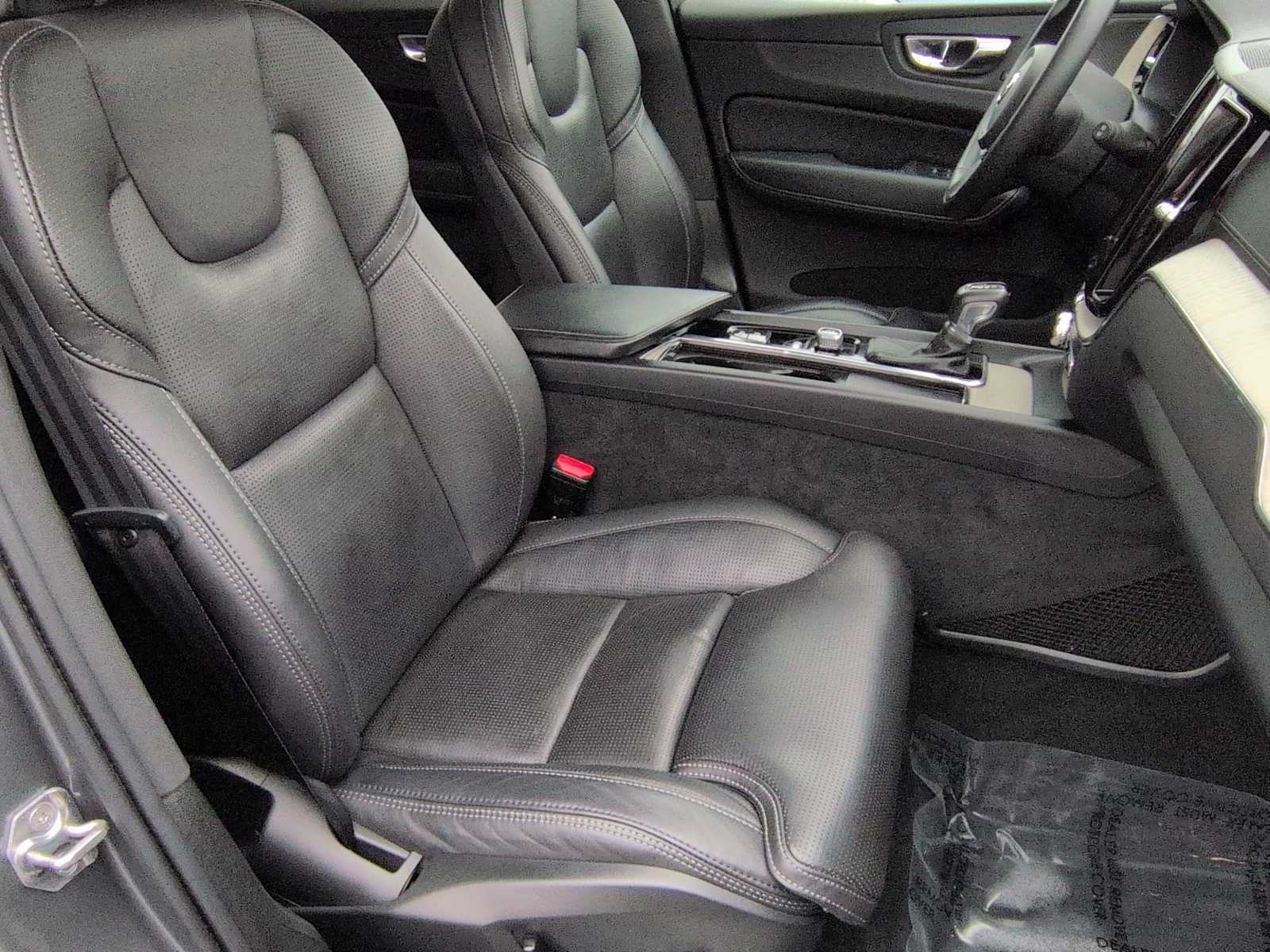 Thumbnail: 2021 Volvo XC60 - 23