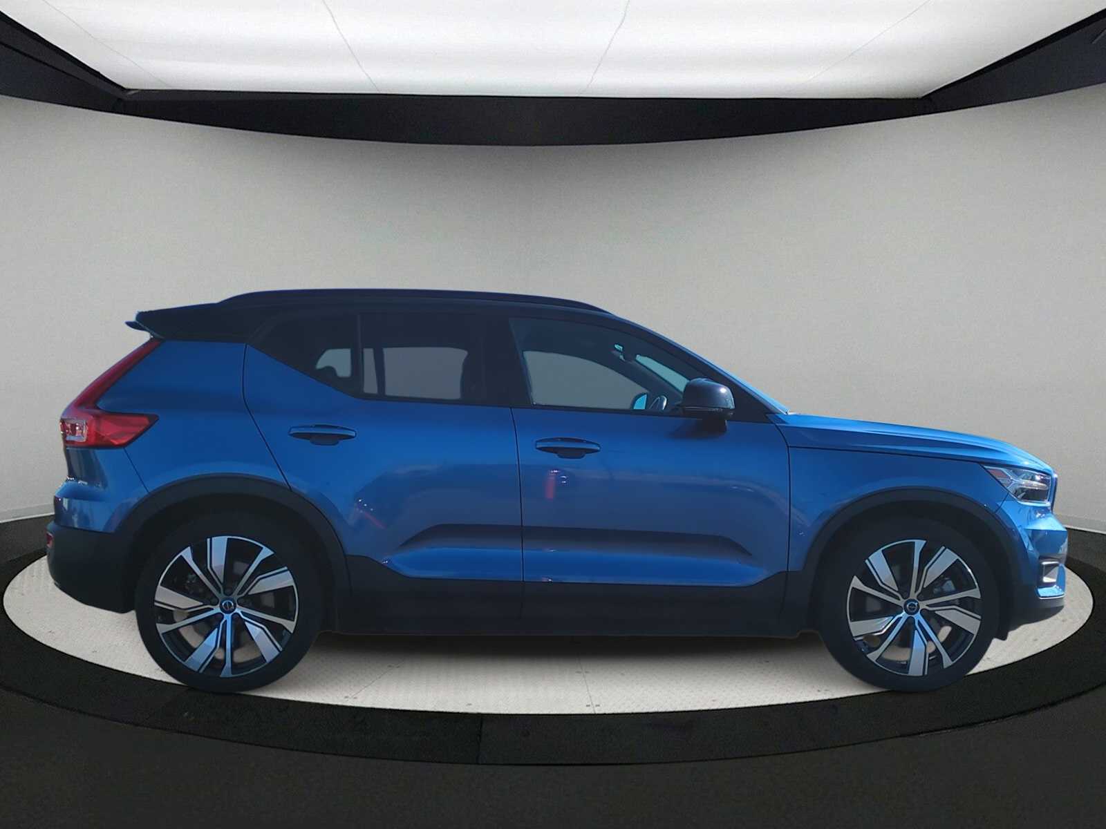 Thumbnail: 2021 Volvo XC40 - 9