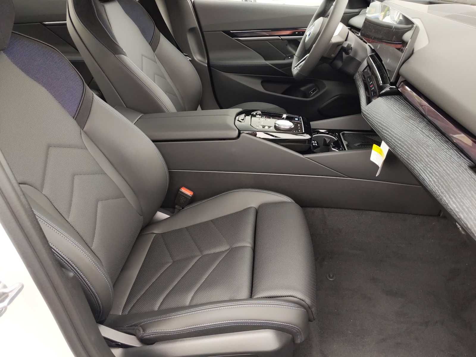 Thumbnail: 2025 BMW i5 - 23