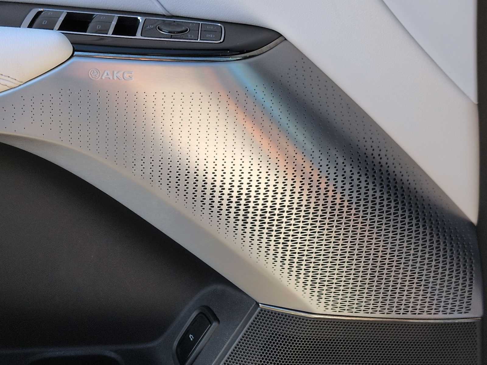 Thumbnail: 2024 Cadillac Lyriq - 33