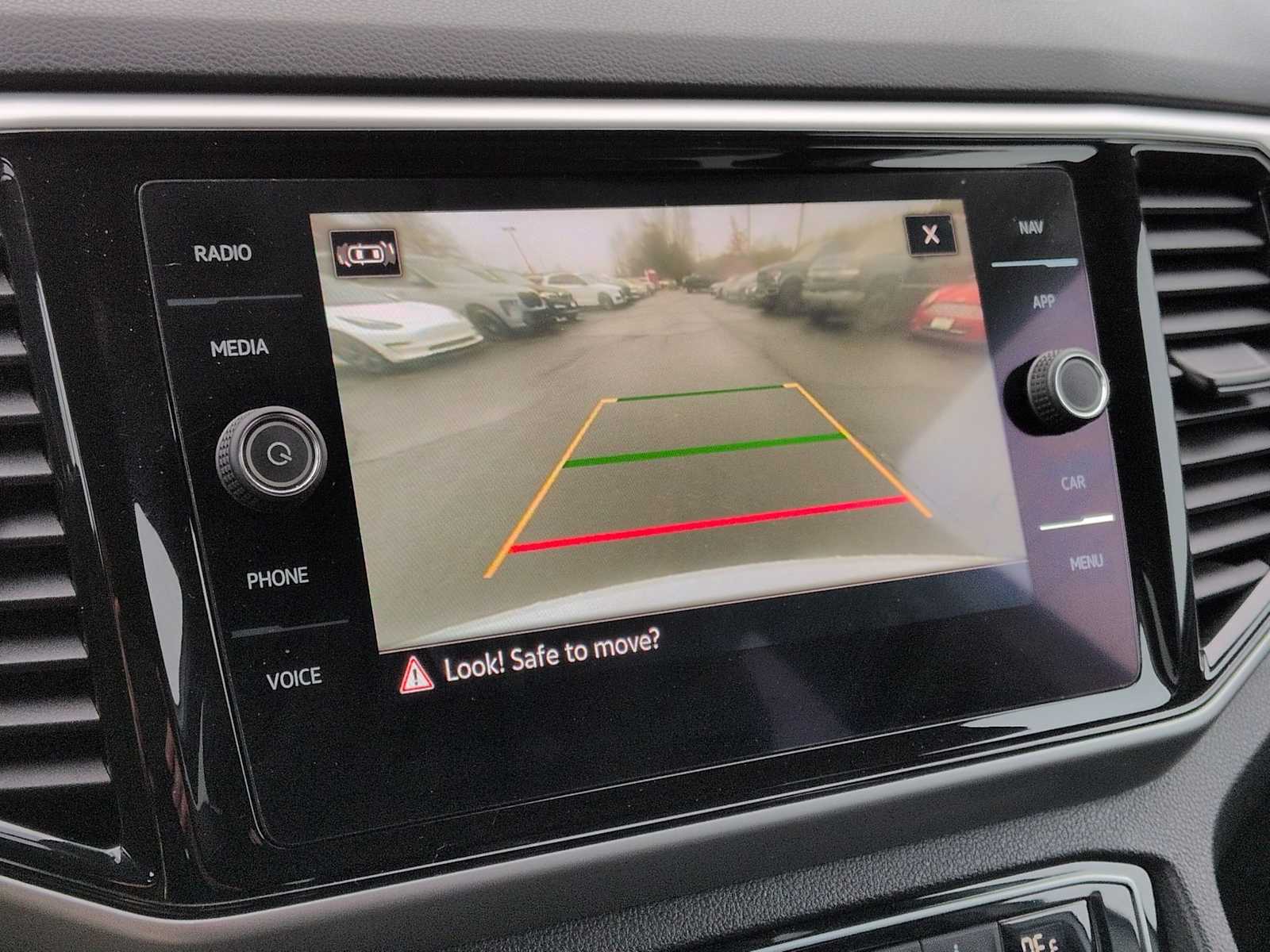 Thumbnail: 2021 Volkswagen Atlas - 32