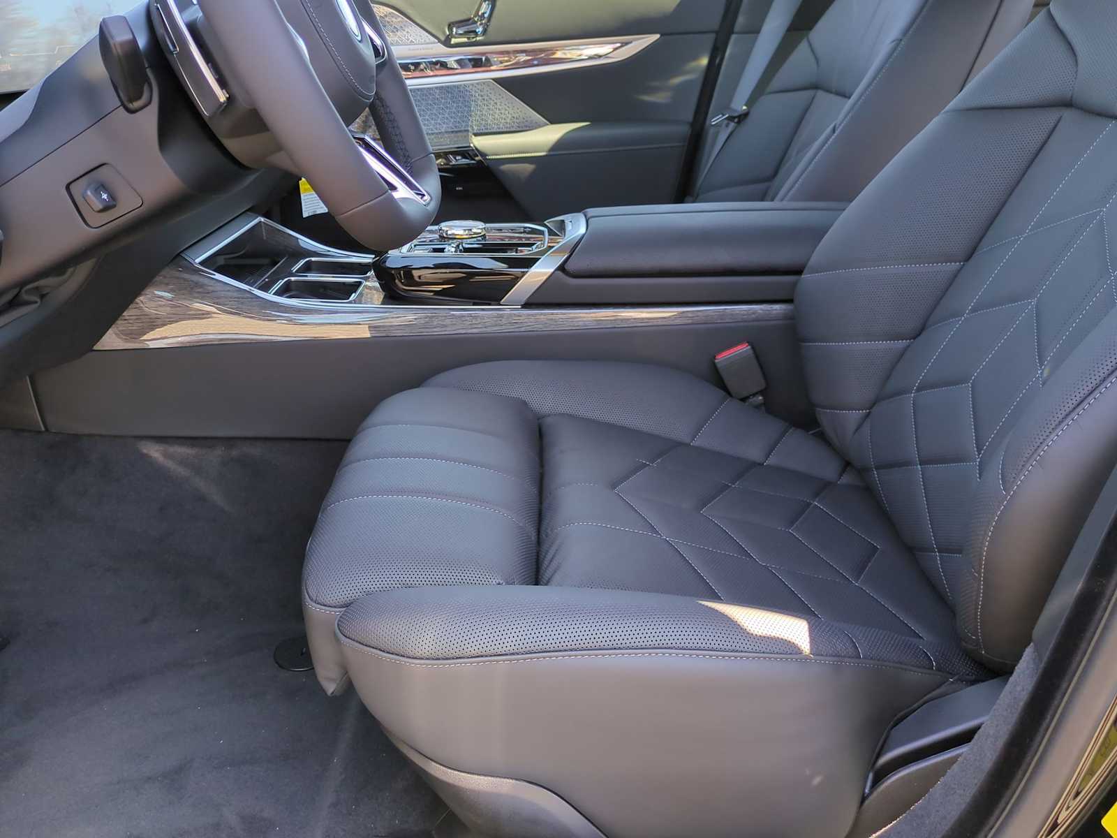 Thumbnail: 2025 BMW 7 Series - 16
