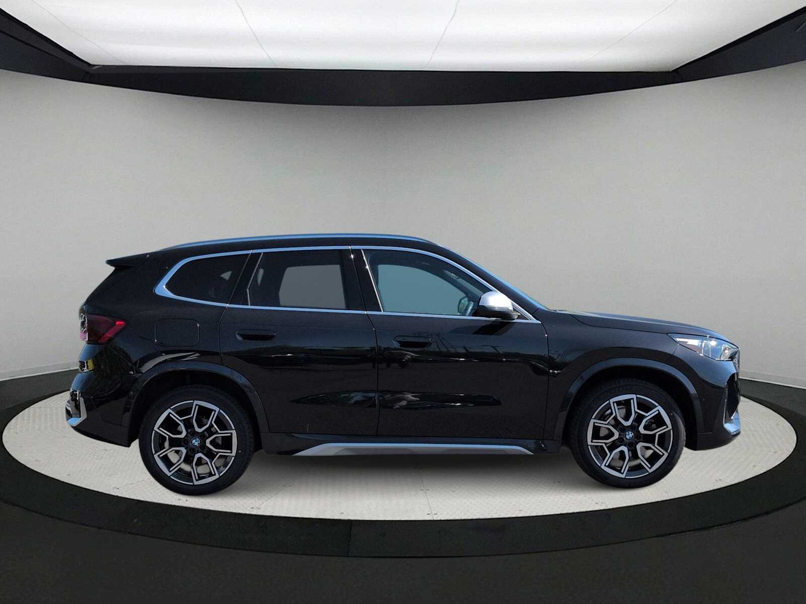 Thumbnail: 2023 BMW X1 - 9