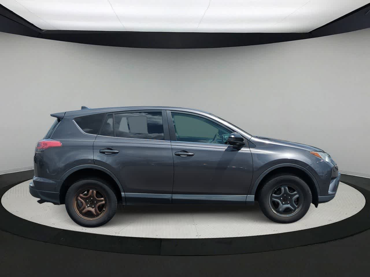 Thumbnail: 2018 Toyota RAV4 - 8