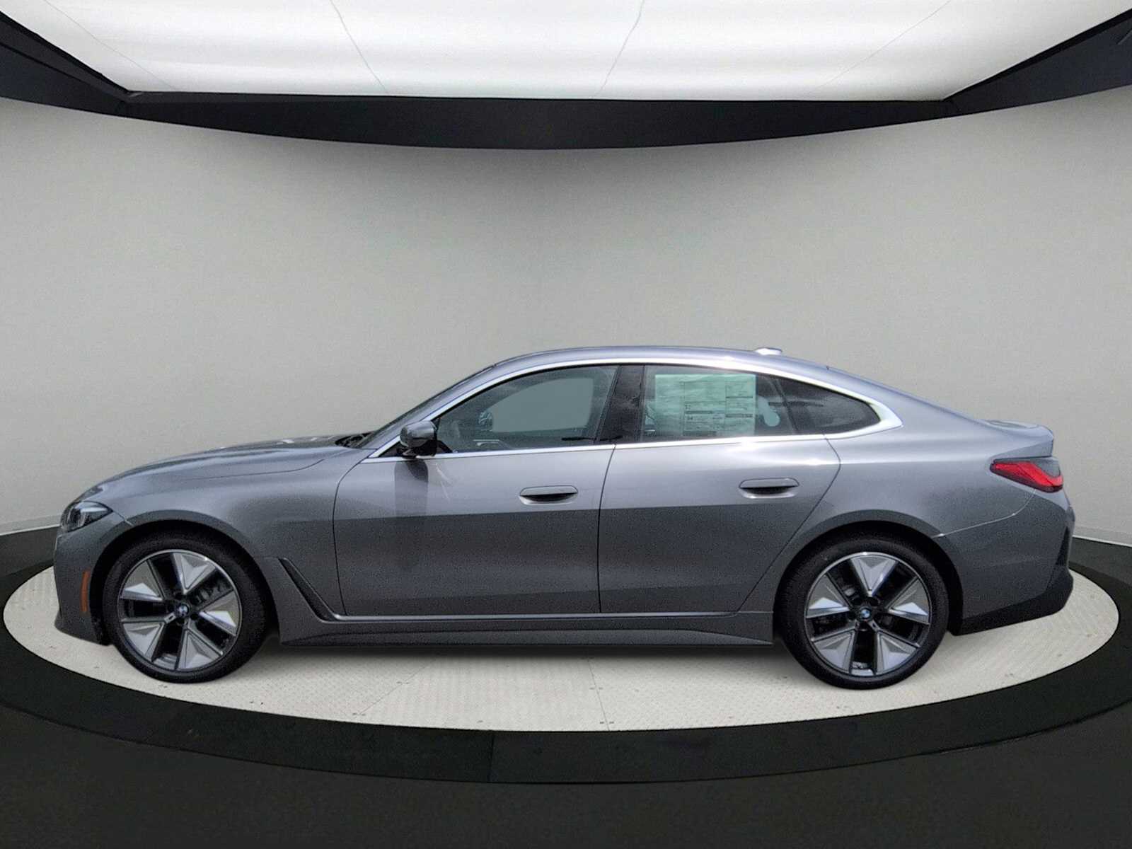 Thumbnail: 2026 BMW i4 - 5