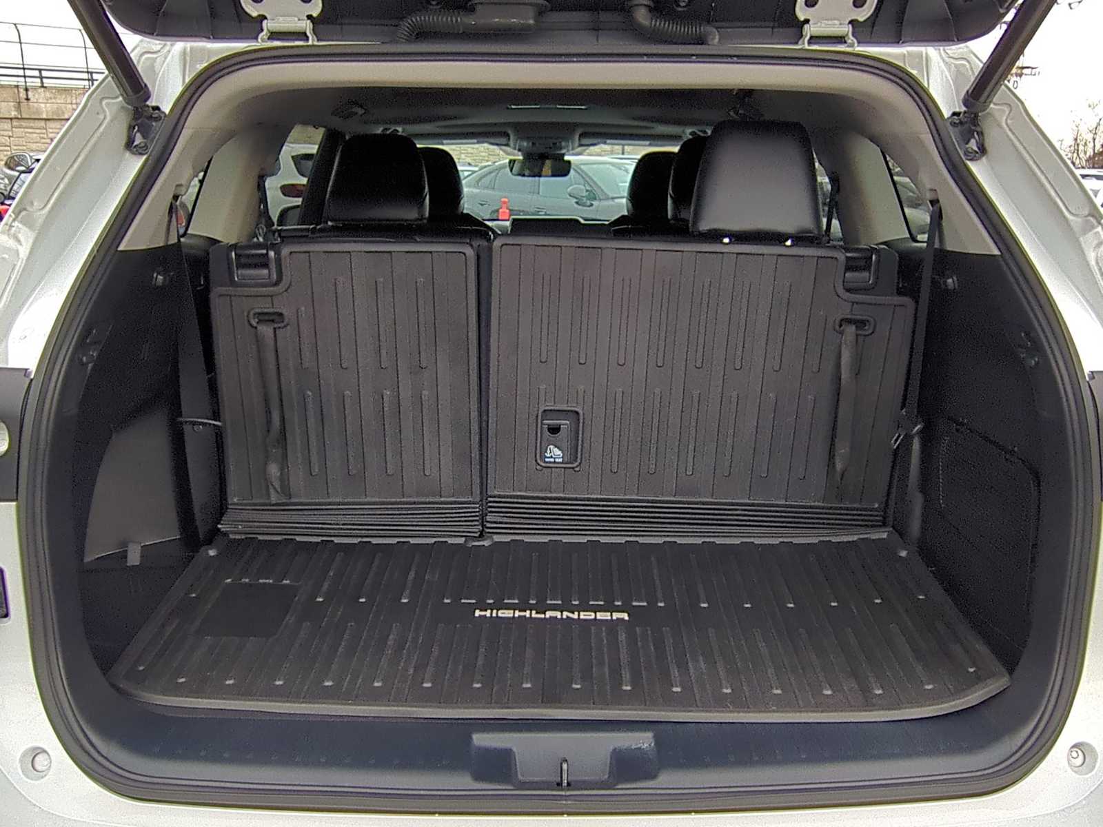 Thumbnail: 2022 Toyota Highlander - 35