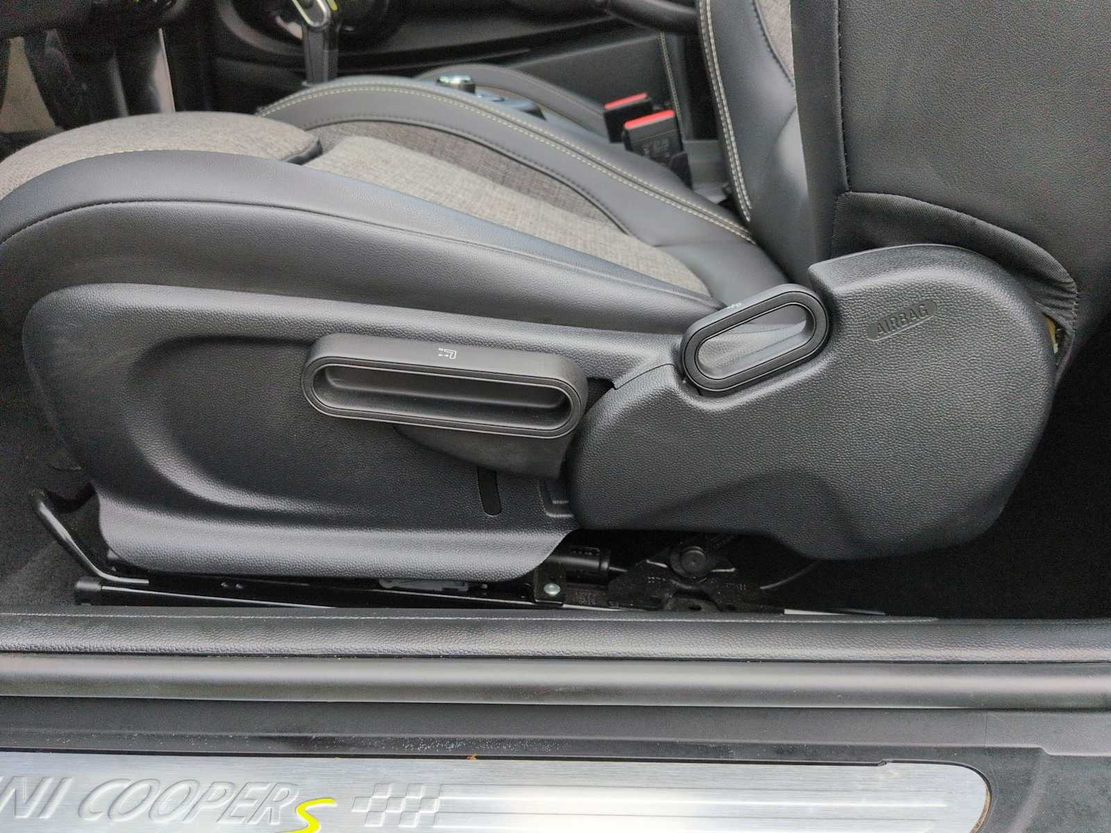 Thumbnail: 2023 MINI Cooper Hardtop - 18