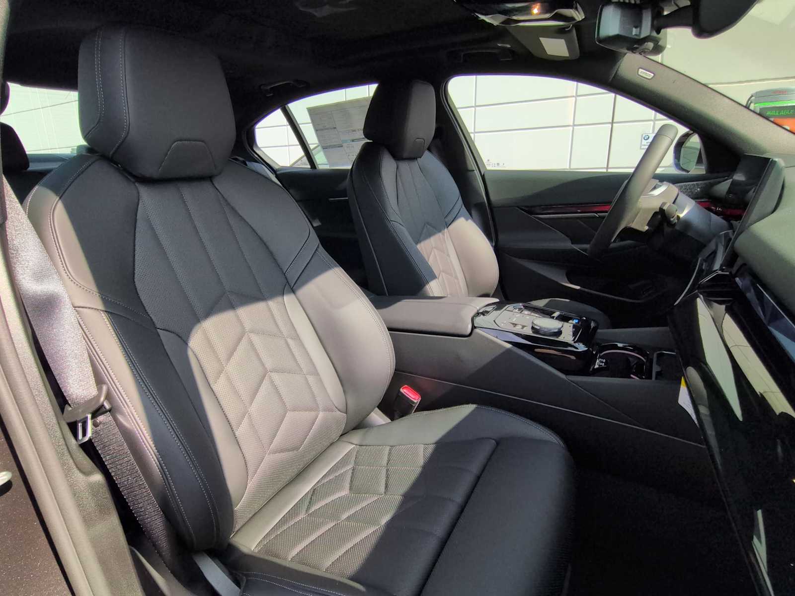 Thumbnail: 2026 BMW i5 - 24