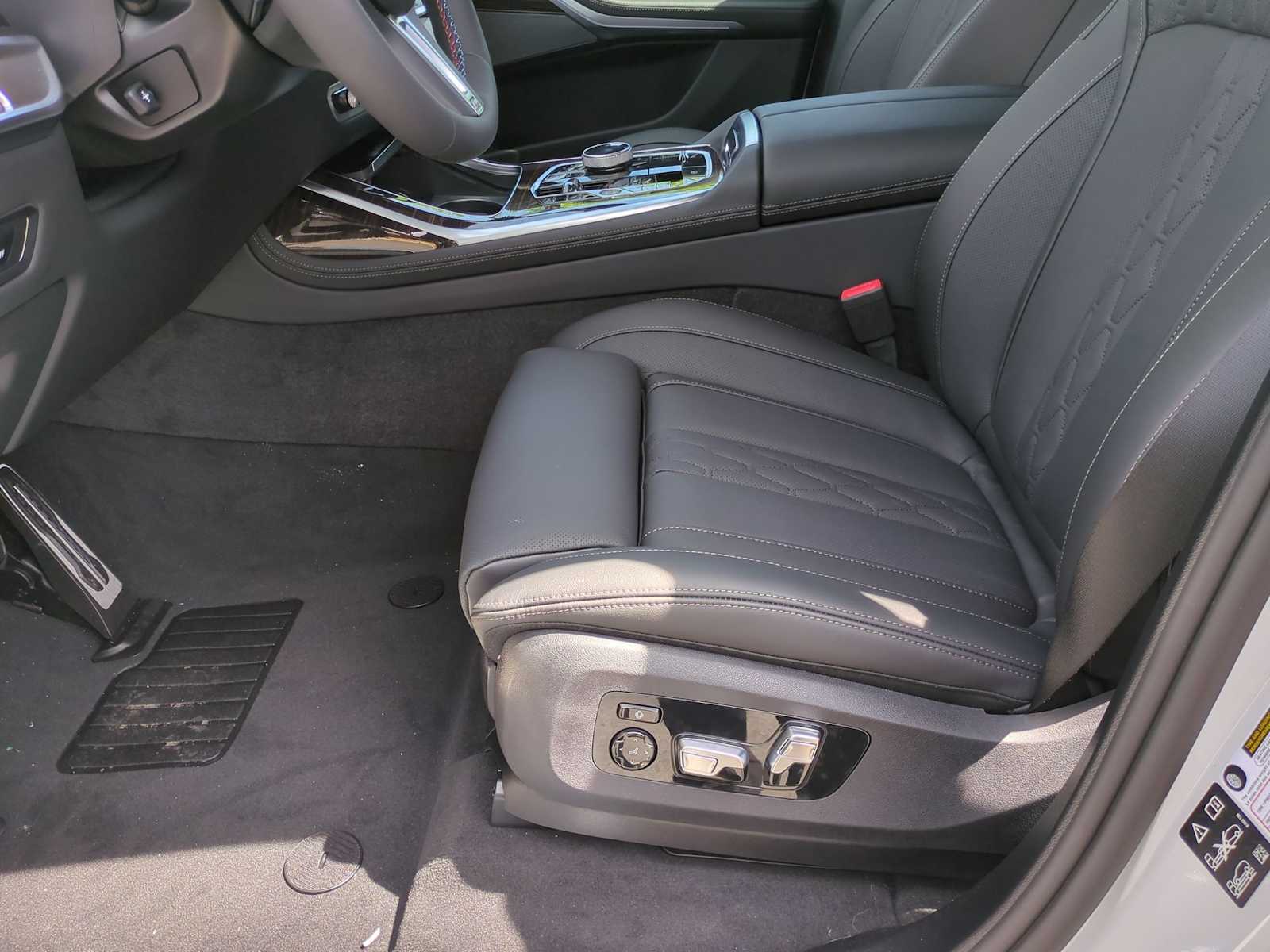 Thumbnail: 2026 BMW X7 - 17