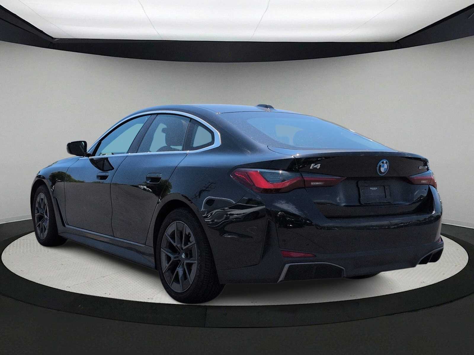 Thumbnail: 2023 BMW i4 - 6