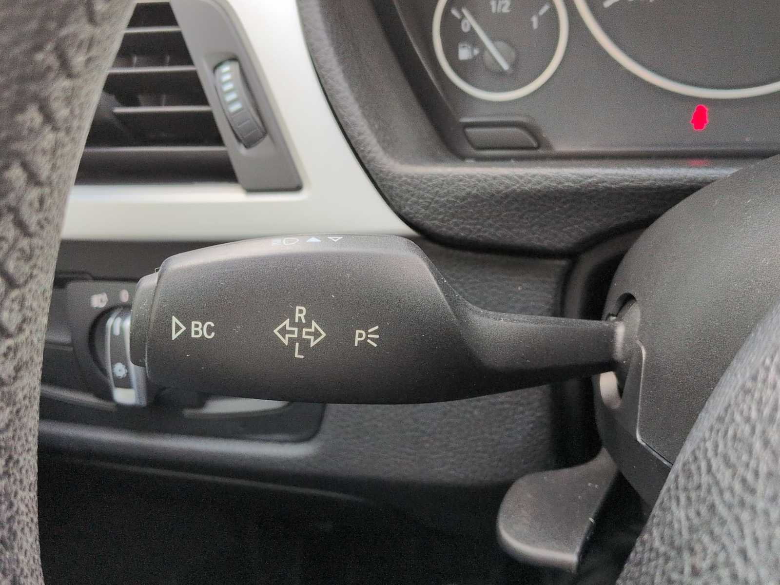 Thumbnail: 2013 BMW 3 Series - 29