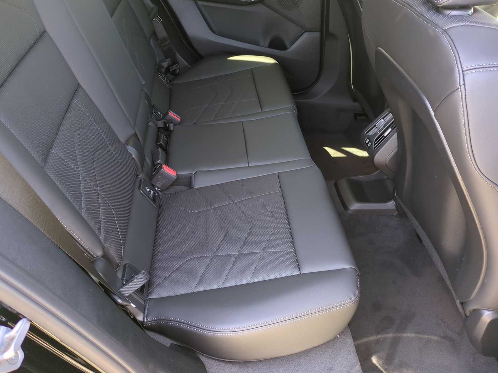 Thumbnail: 2025 BMW X2 - 21