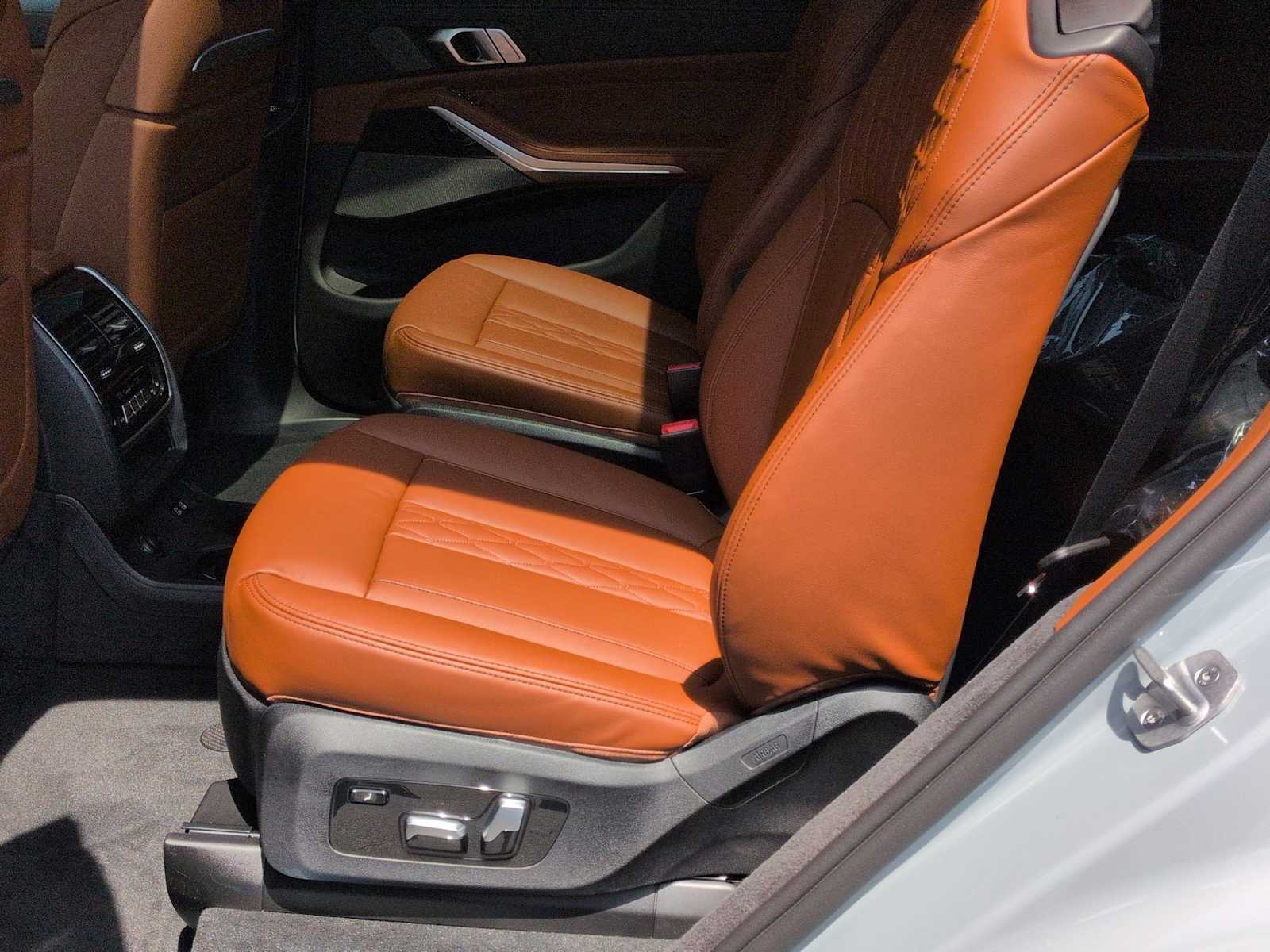 Thumbnail: 2027 BMW X7 - 21