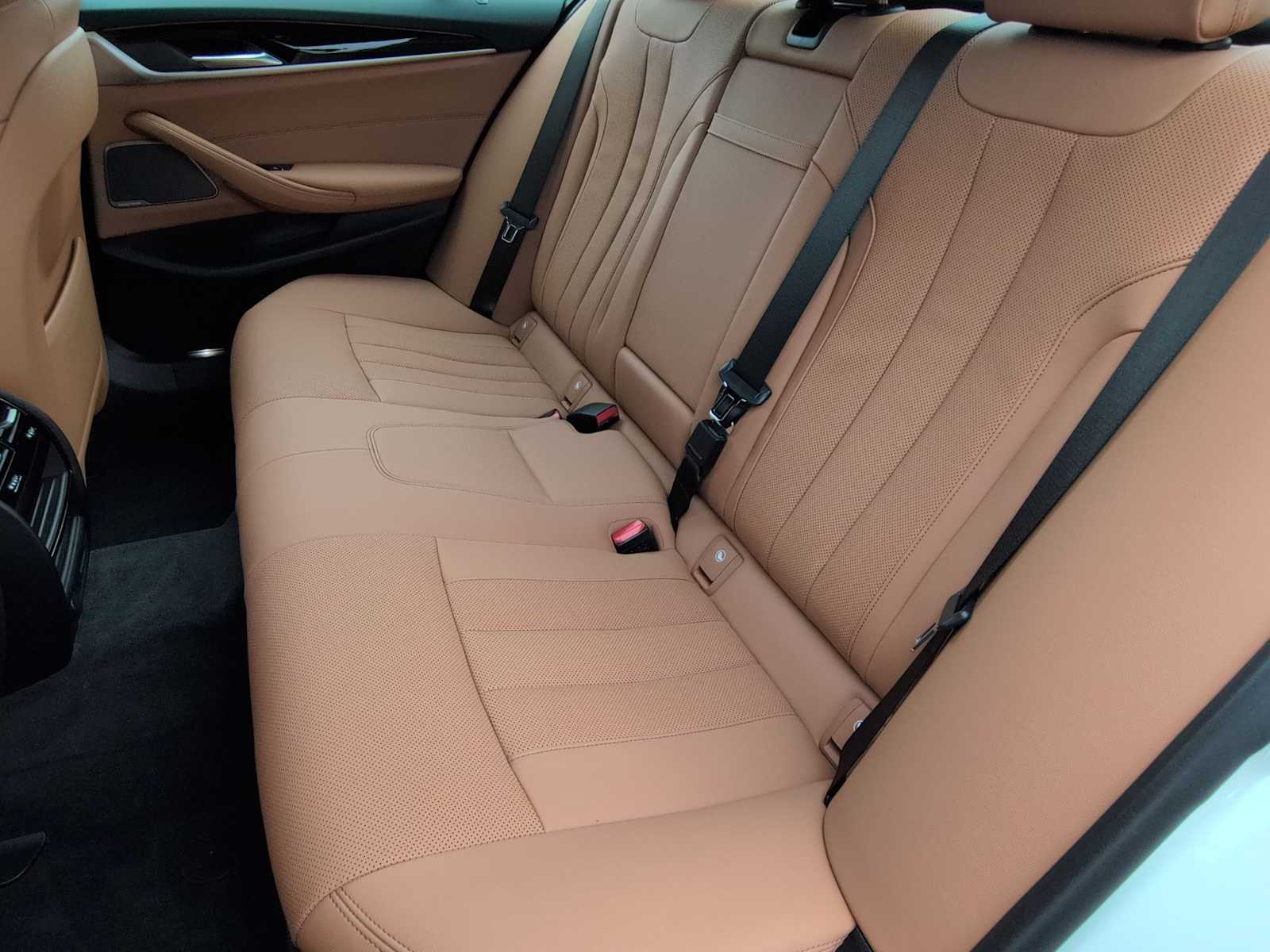 Thumbnail: 2023 BMW 5 Series - 20