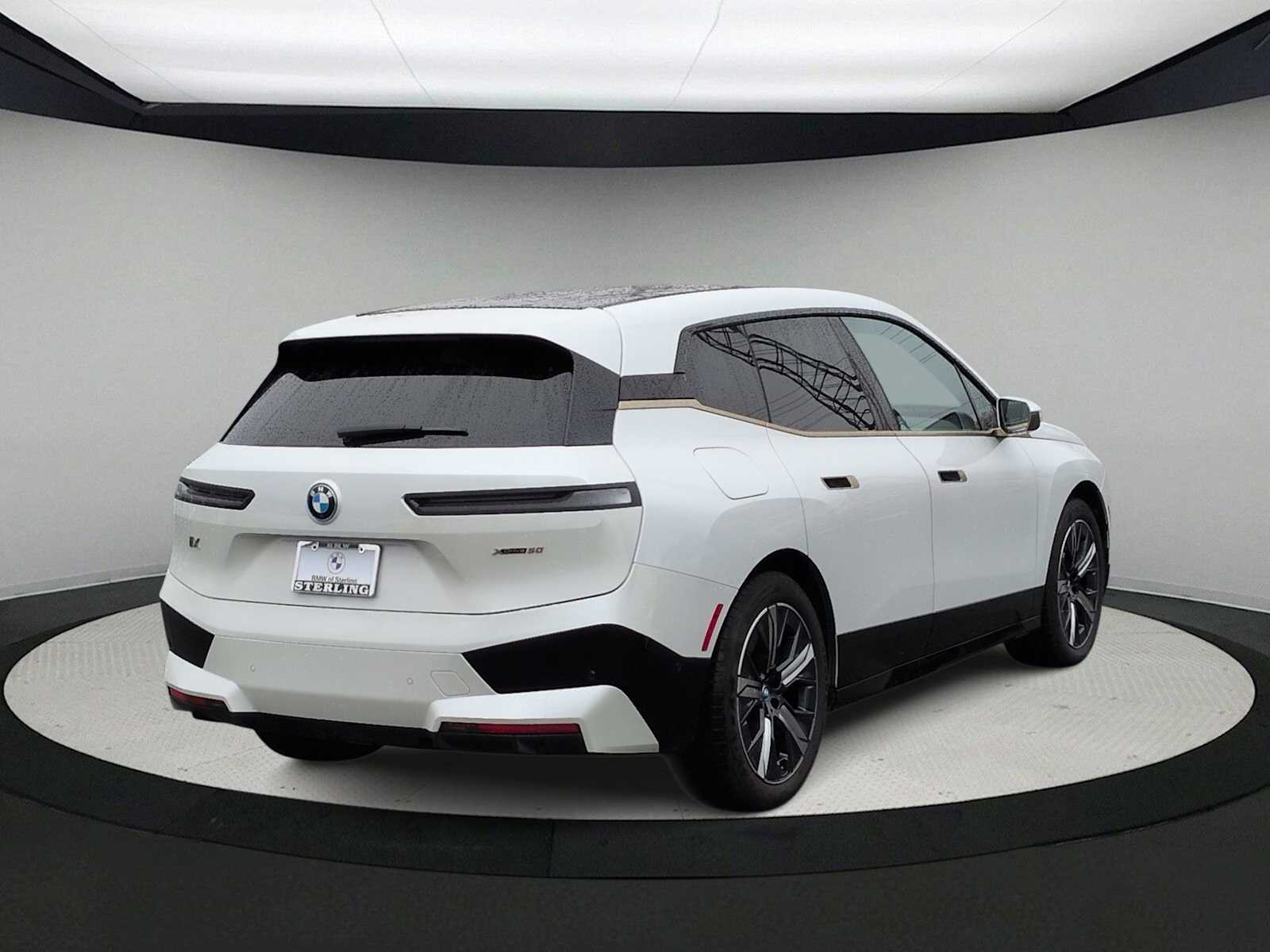 Thumbnail: 2023 BMW iX - 8