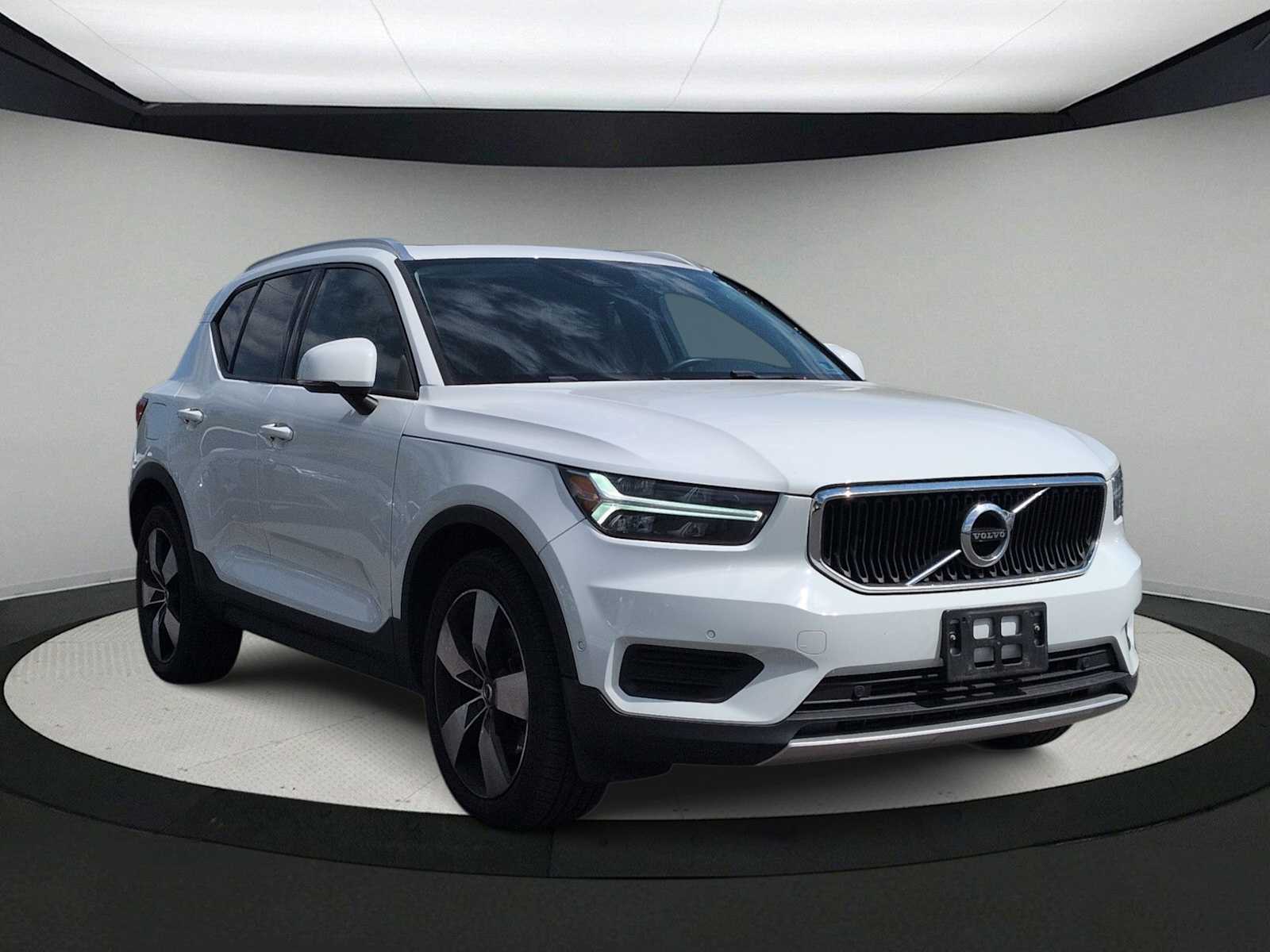 2019 Volvo XC40 T5 Momentum -
                  Sterling, VA