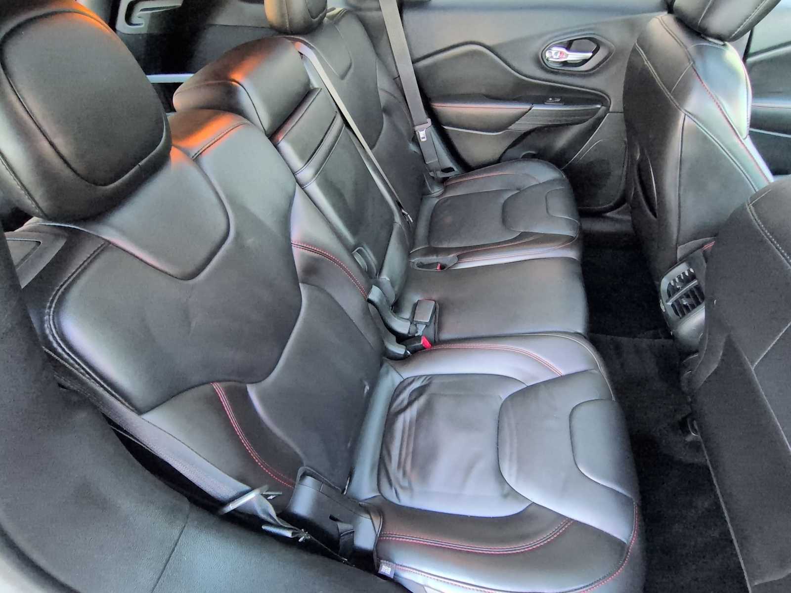 Thumbnail: 2015 Jeep Cherokee - 22