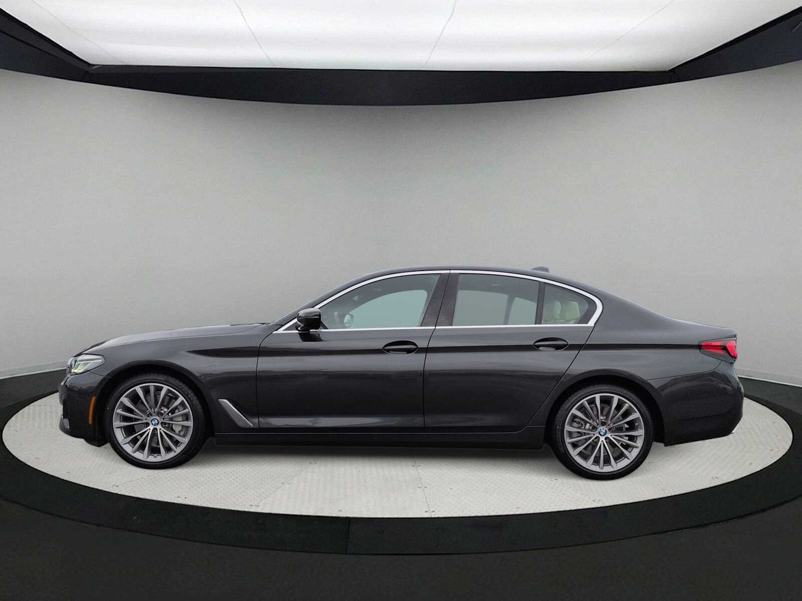 Thumbnail: 2023 BMW 5 Series - 5