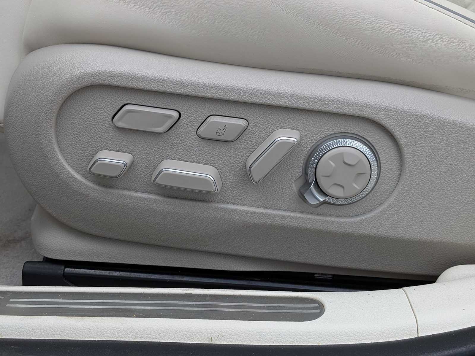 Thumbnail: 2023 Genesis GV60 - 18