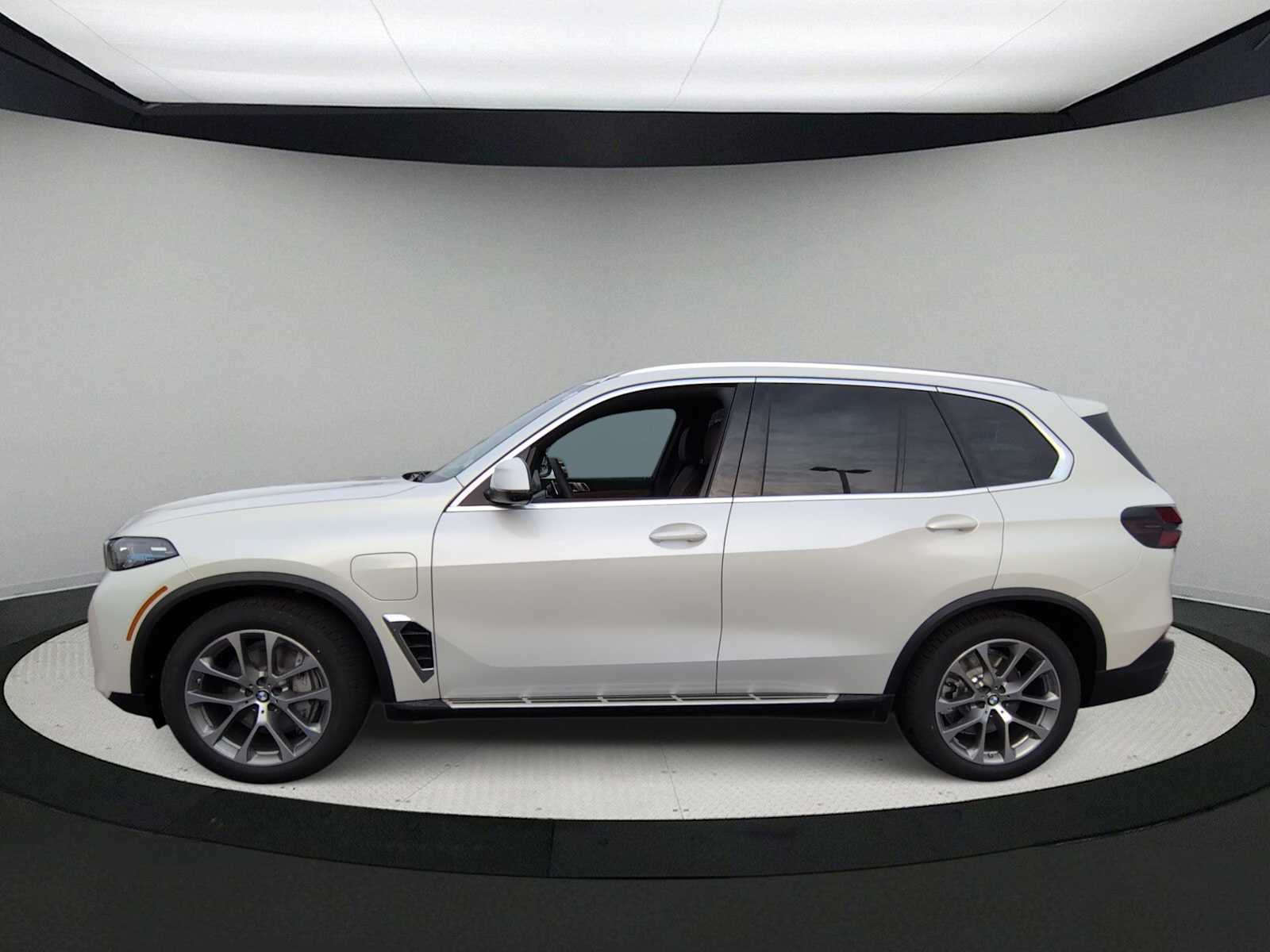 Thumbnail: 2026 BMW X5 - 5