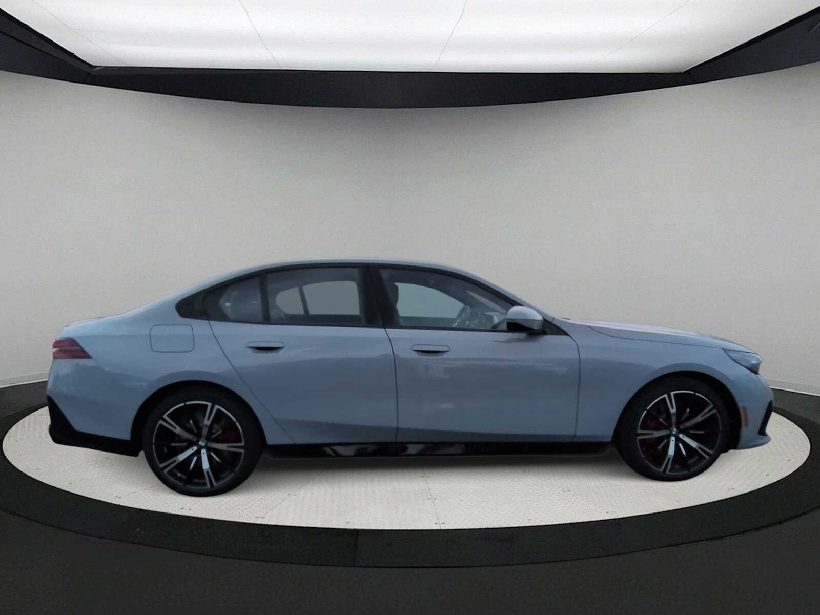 Thumbnail: 2026 BMW 5 Series - 9