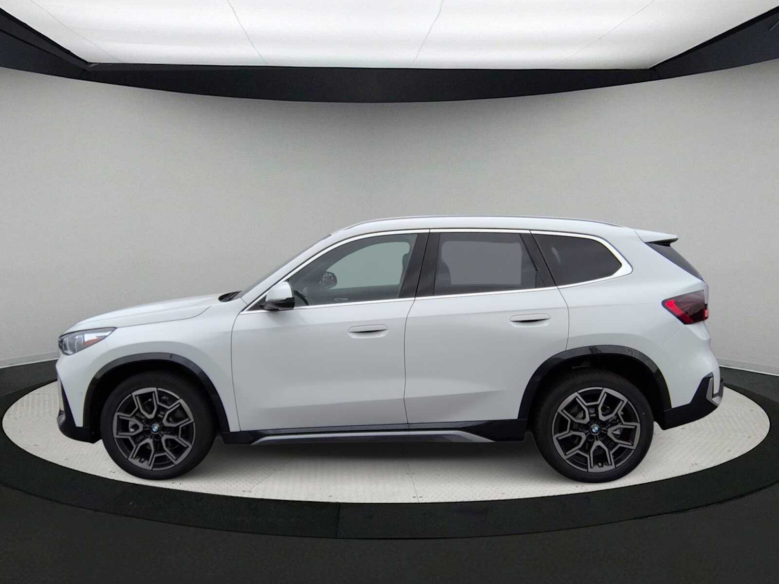 Thumbnail: 2026 BMW X1 - 5
