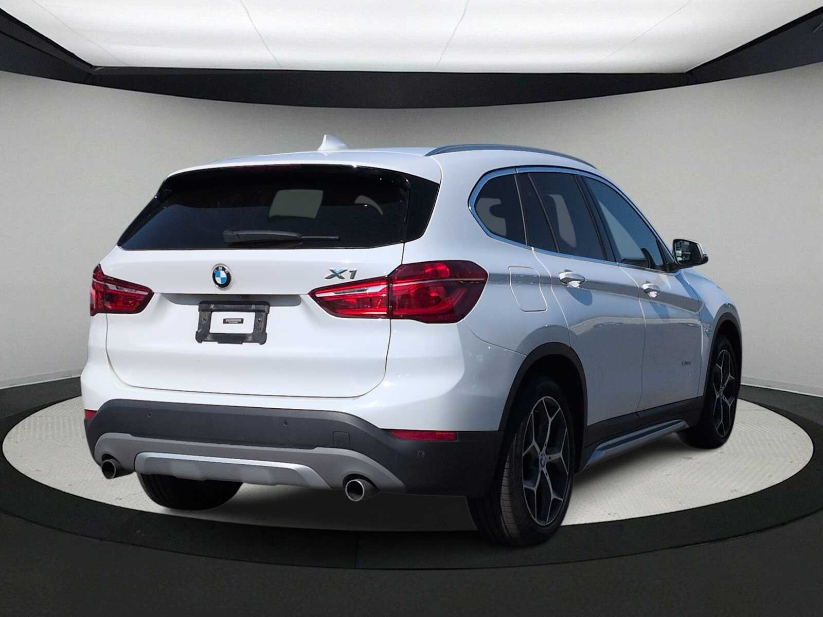 Thumbnail: 2016 BMW X1 - 8