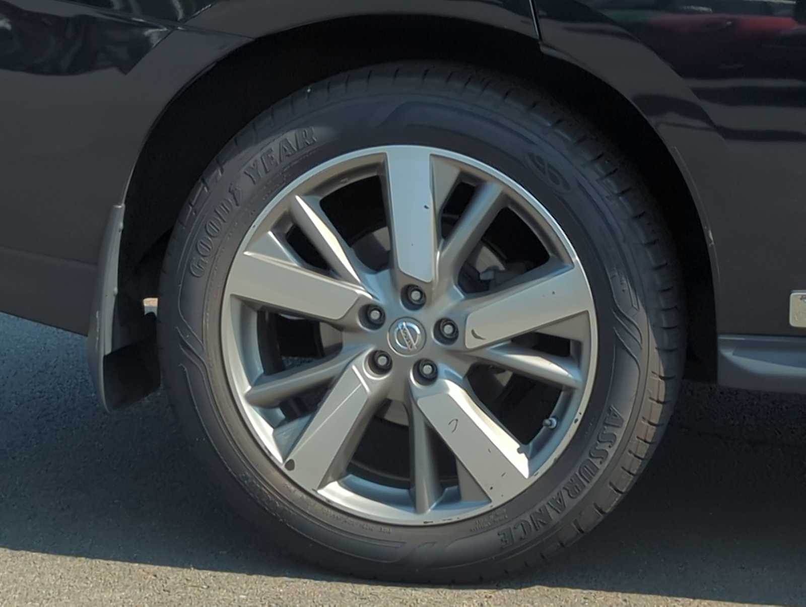 Thumbnail: 2016 Nissan Pathfinder - 13