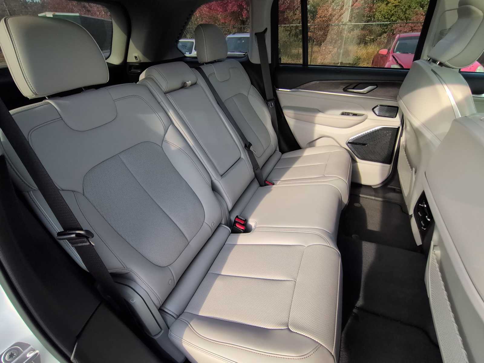 Thumbnail: 2023 Jeep Grand Cherokee - 22