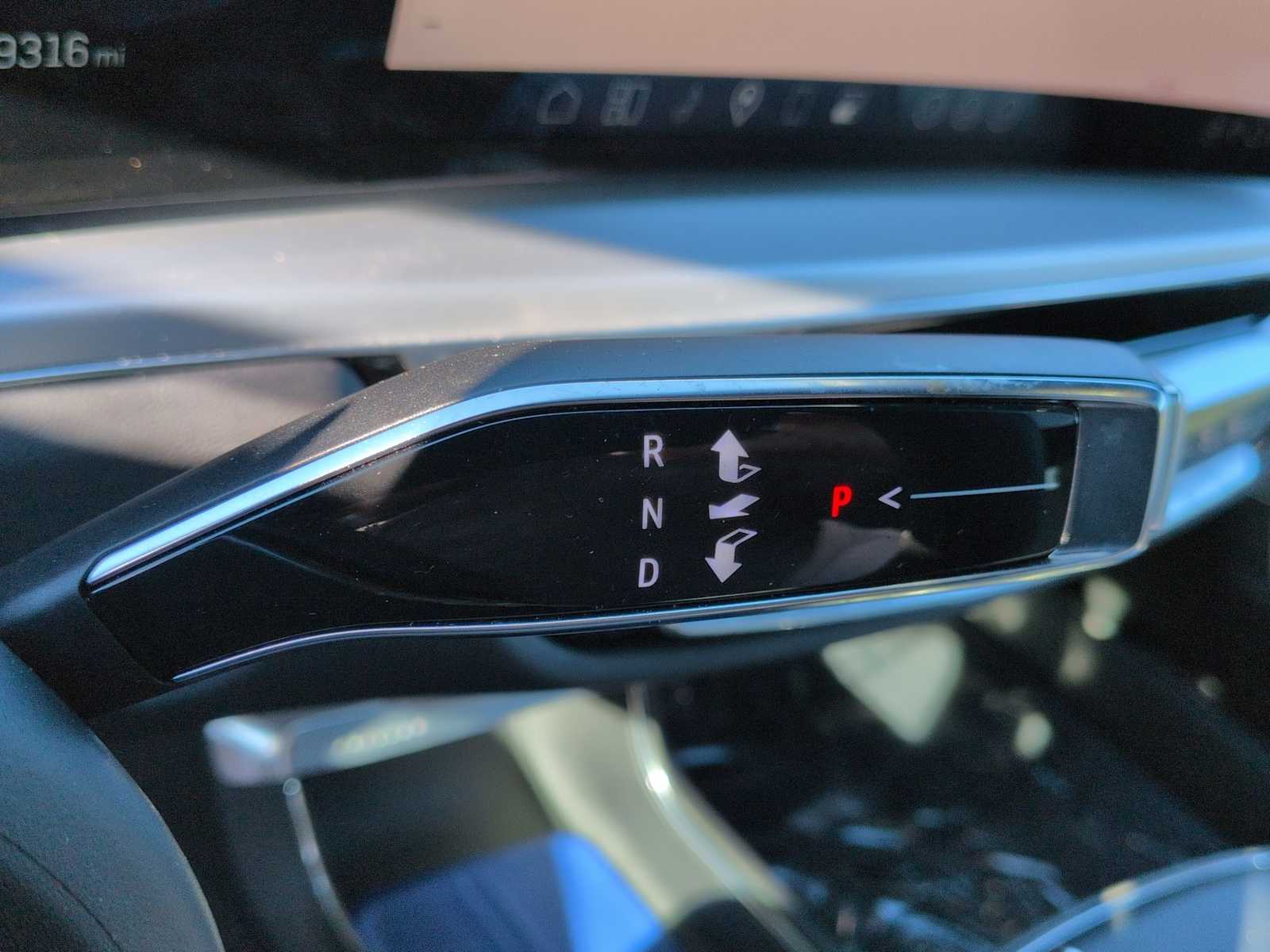 Thumbnail: 2024 Cadillac Lyriq - 35