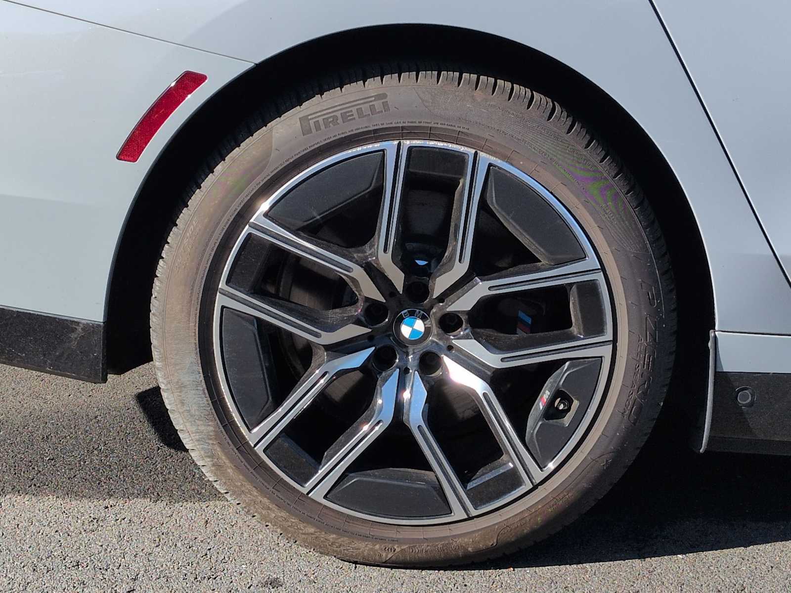 Thumbnail: 2023 BMW i7 - 14