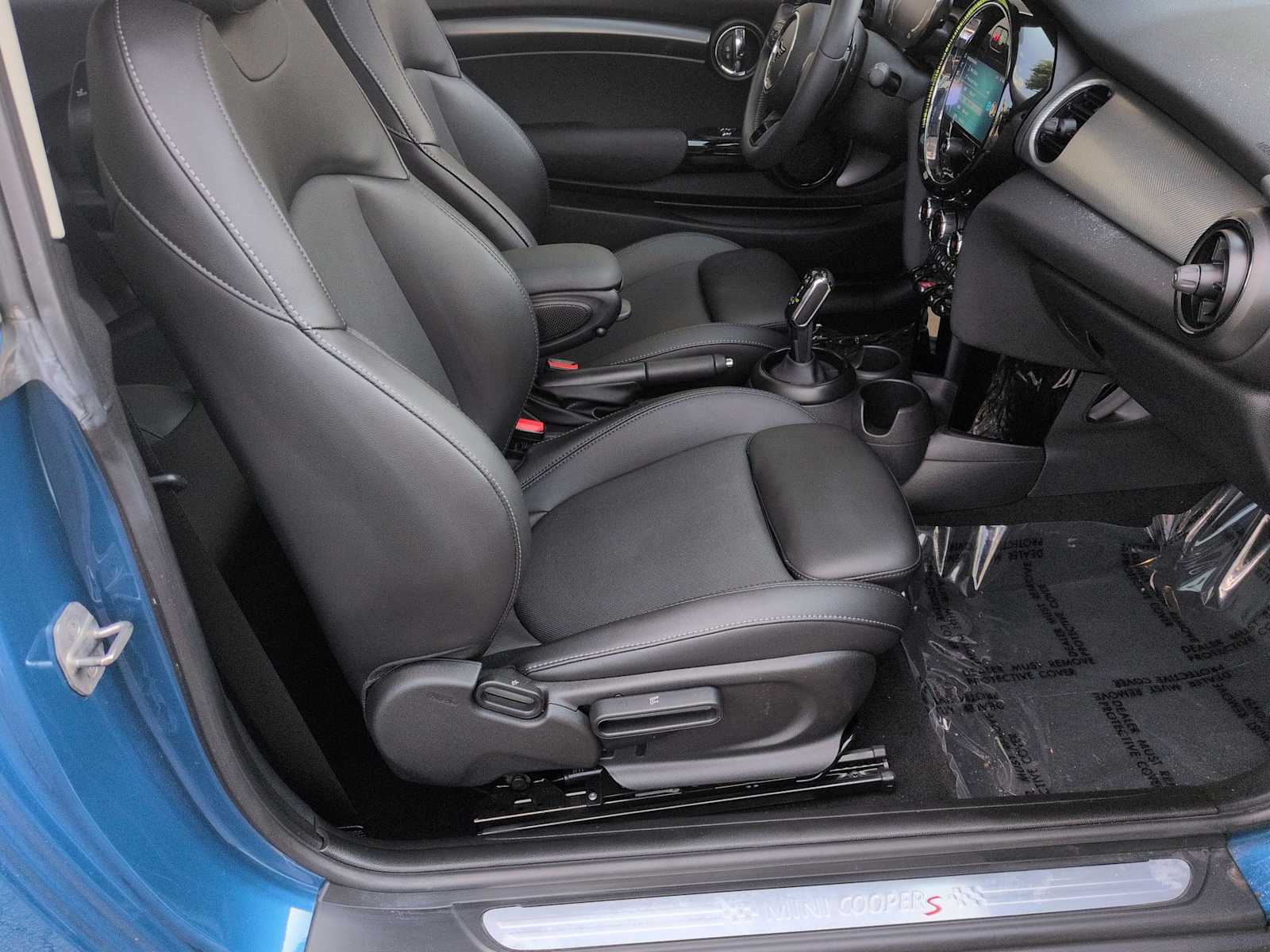 Thumbnail: 2022 MINI Cooper Hardtop - 24