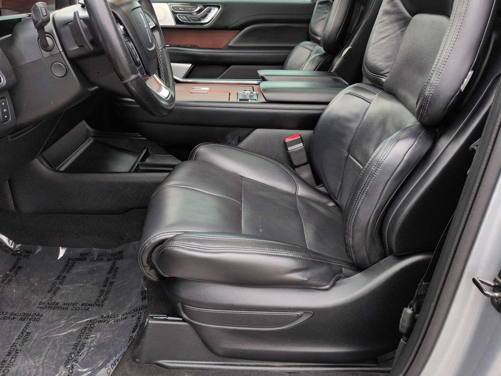 Thumbnail: 2020 Lincoln Navigator L - 16