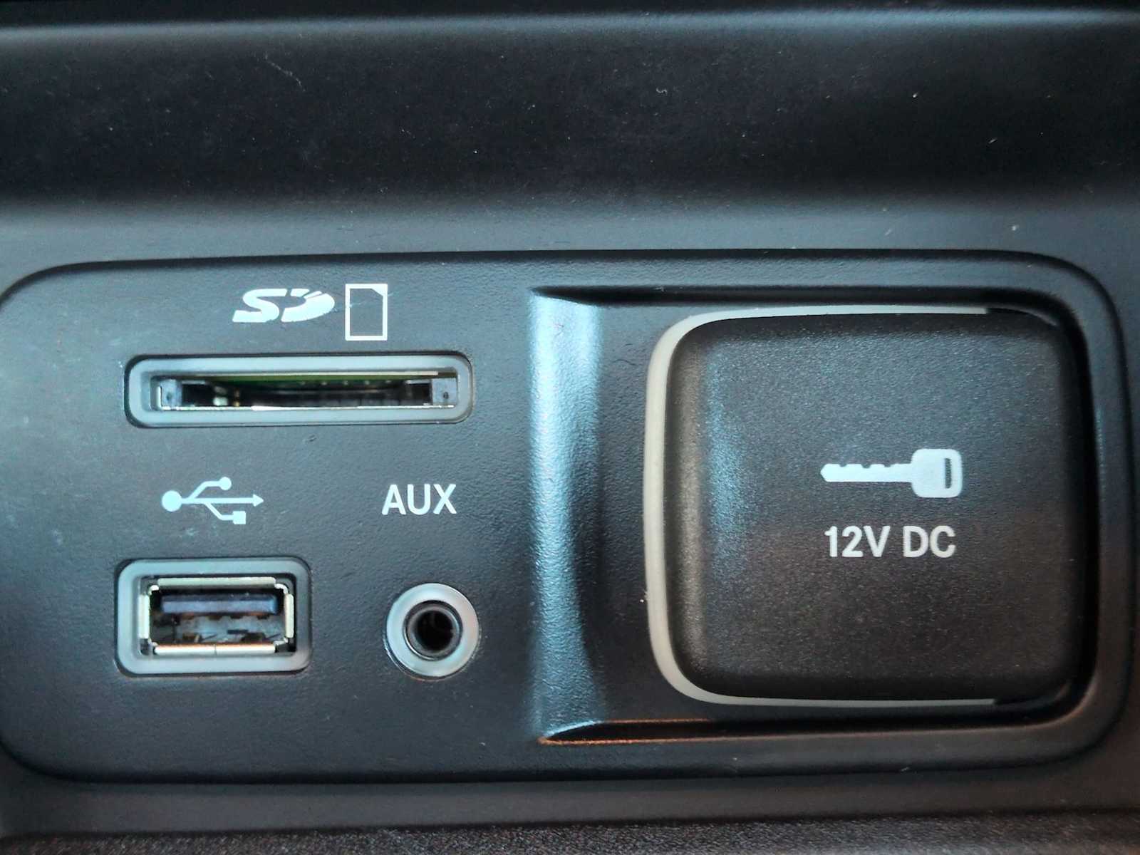 Thumbnail: 2015 Jeep Cherokee - 34