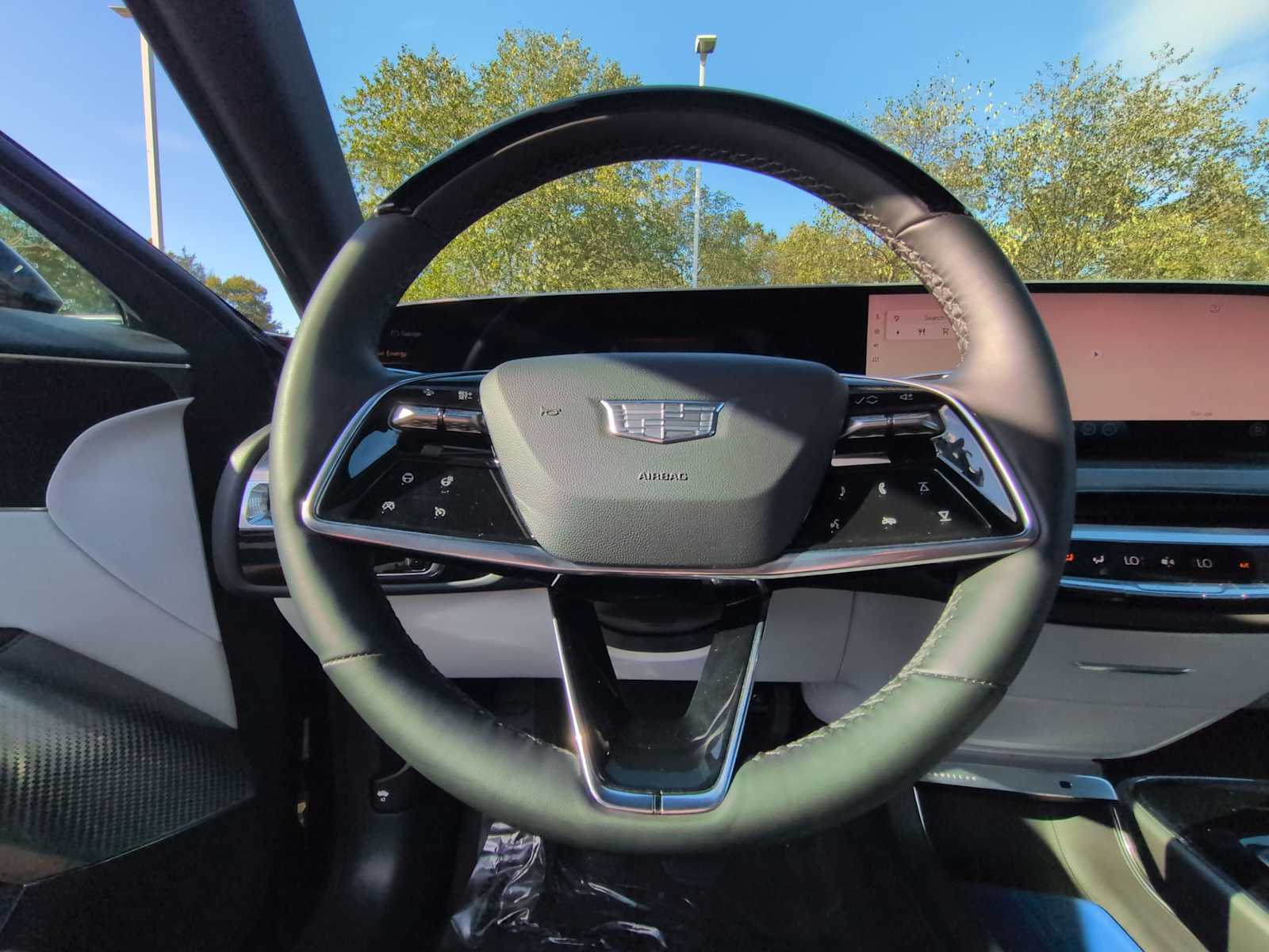 Thumbnail: 2024 Cadillac Lyriq - 25