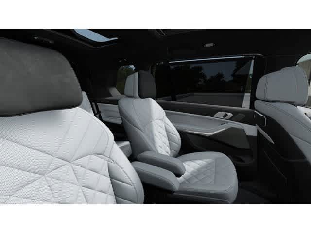 Thumbnail: 2026 BMW X7 - 12