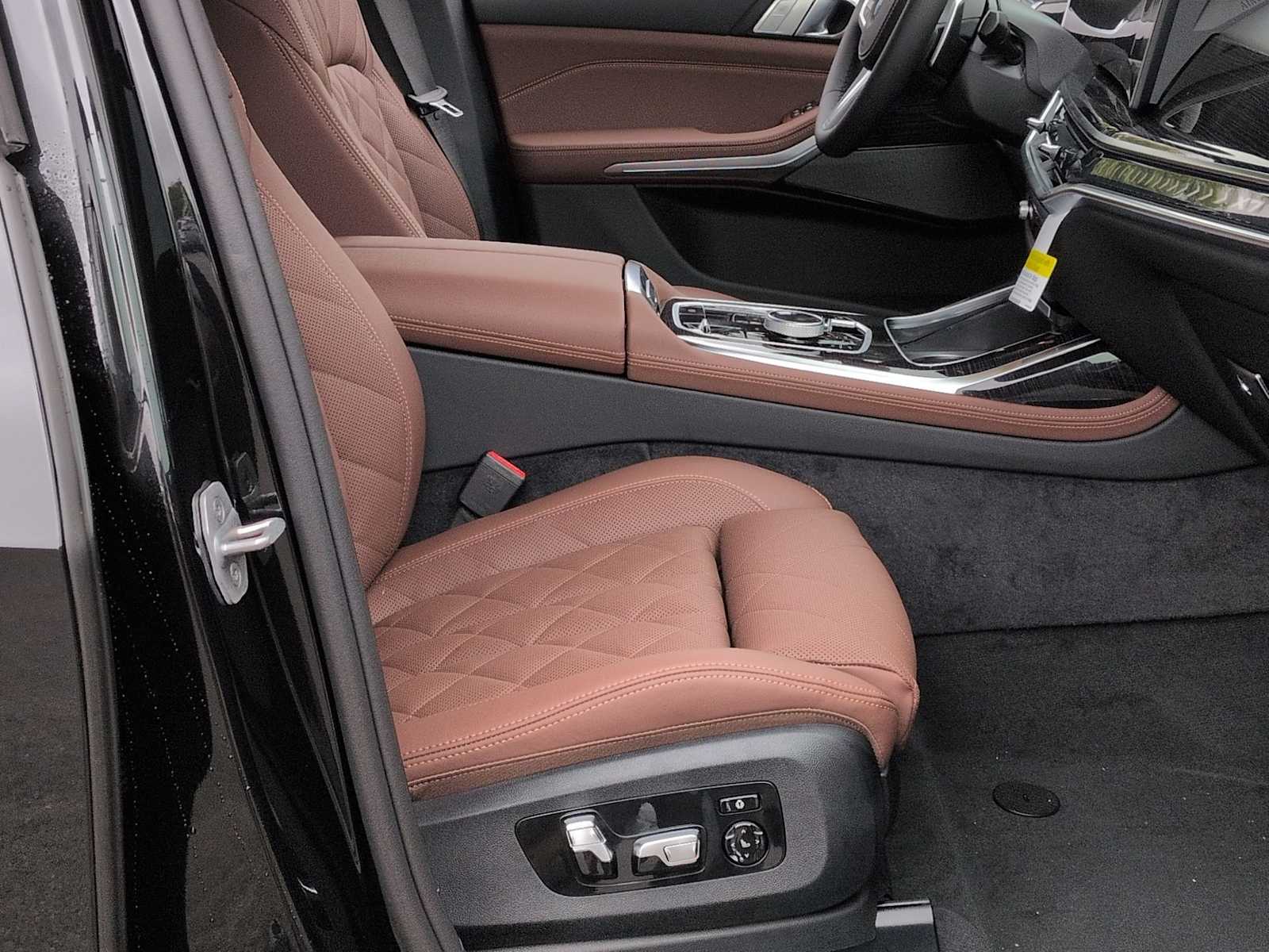 Thumbnail: 2027 BMW X7 - 24