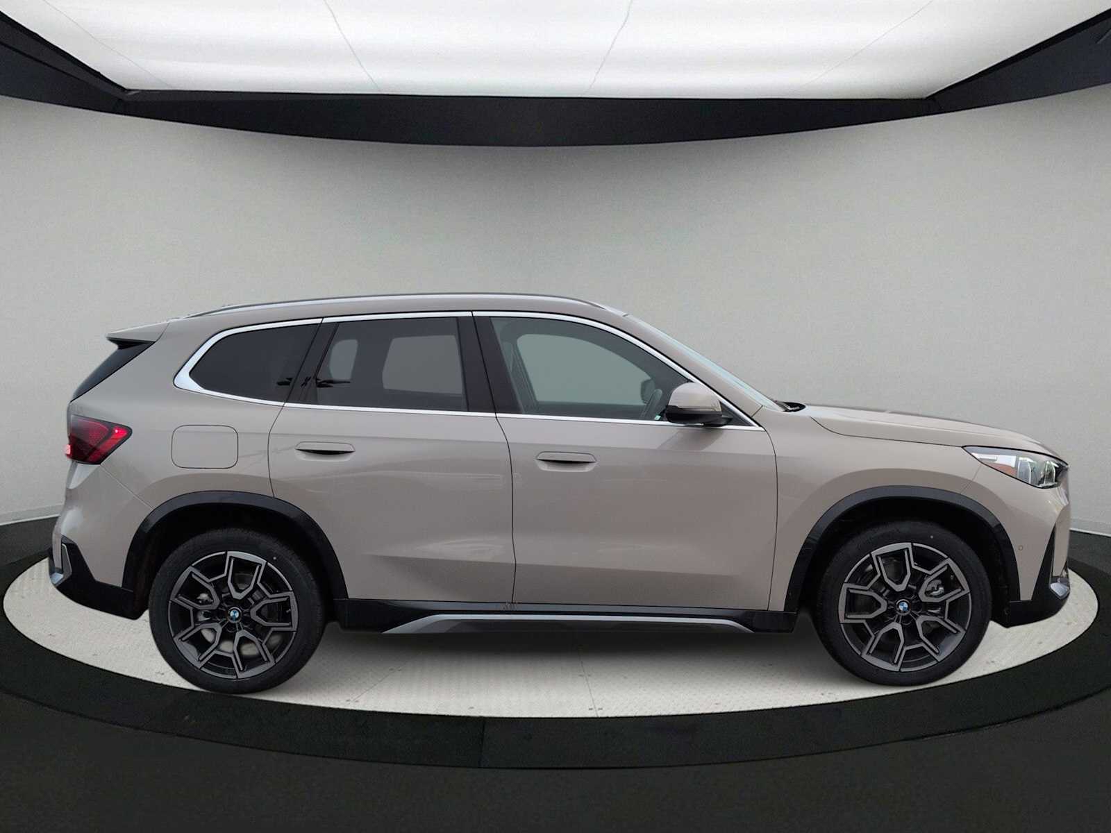 Thumbnail: 2026 BMW X1 - 9