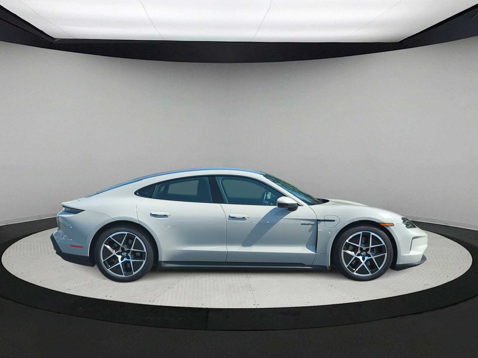 Thumbnail: 2025 Porsche Taycan - 9