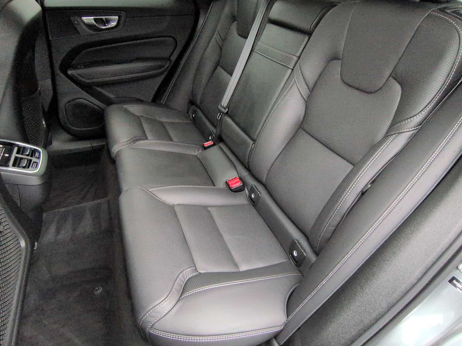 Thumbnail: 2021 Volvo XC60 - 21