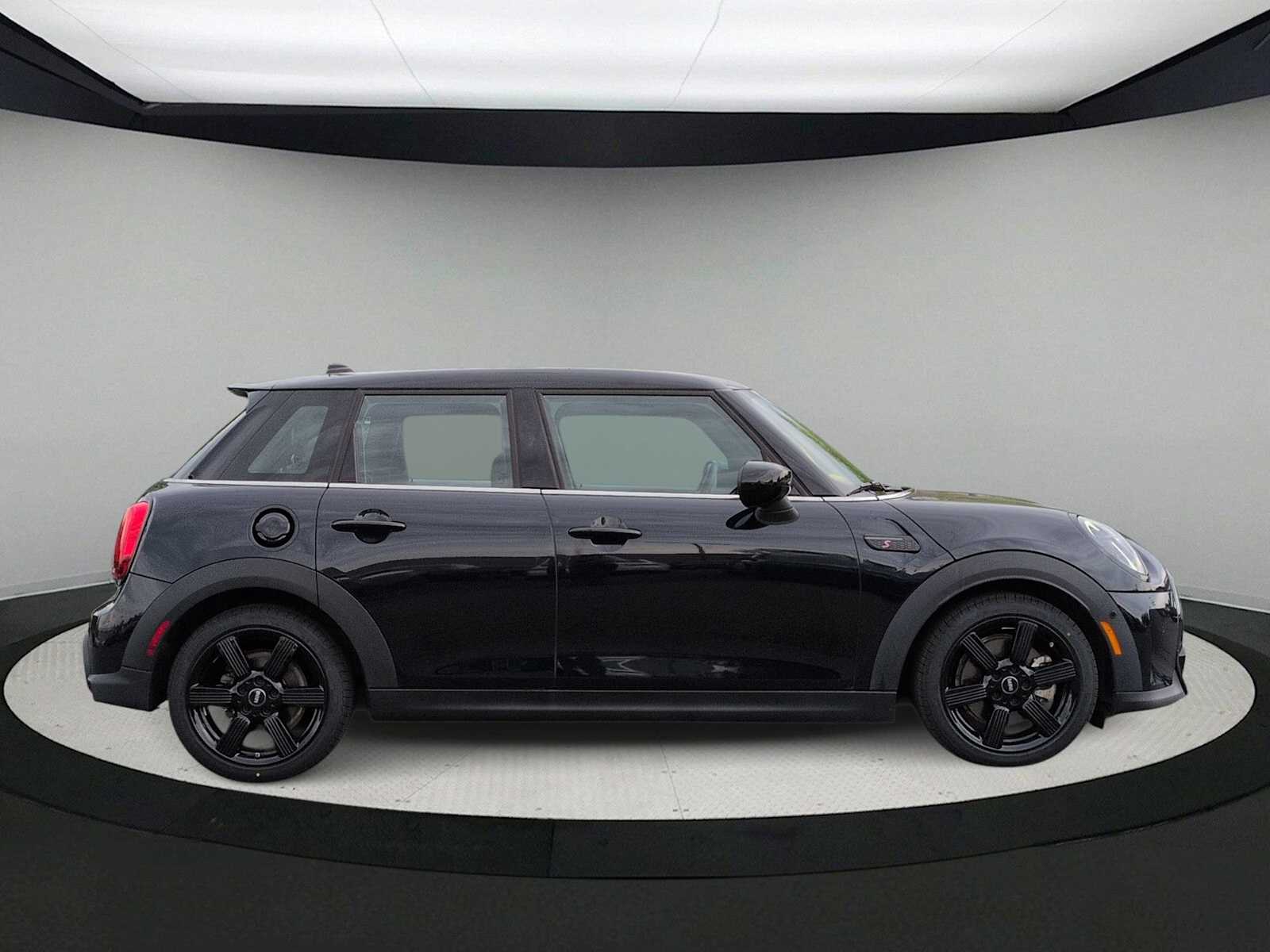 Thumbnail: 2024 MINI Cooper Hardtop - 9