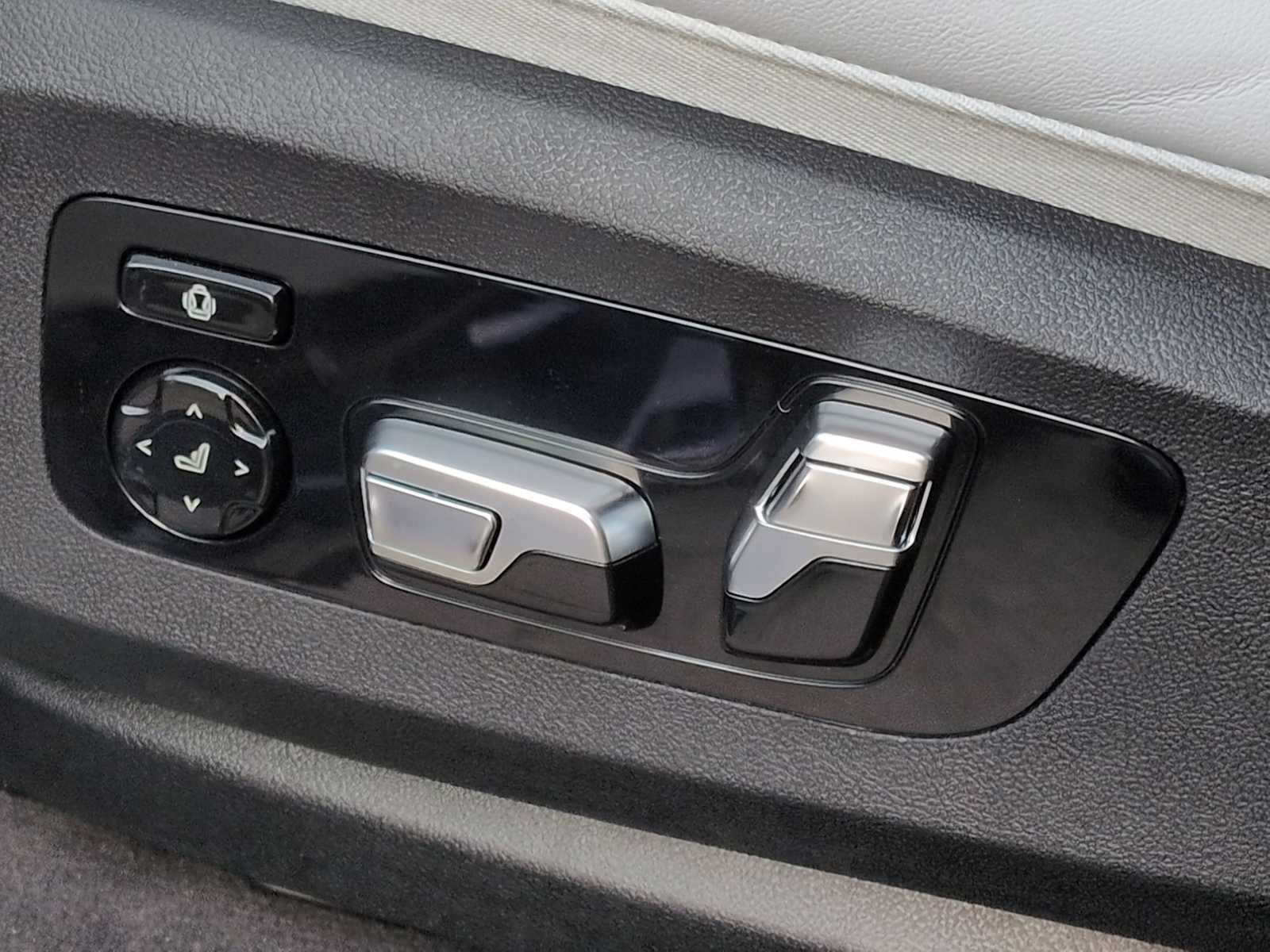 Thumbnail: 2026 BMW XM - 18