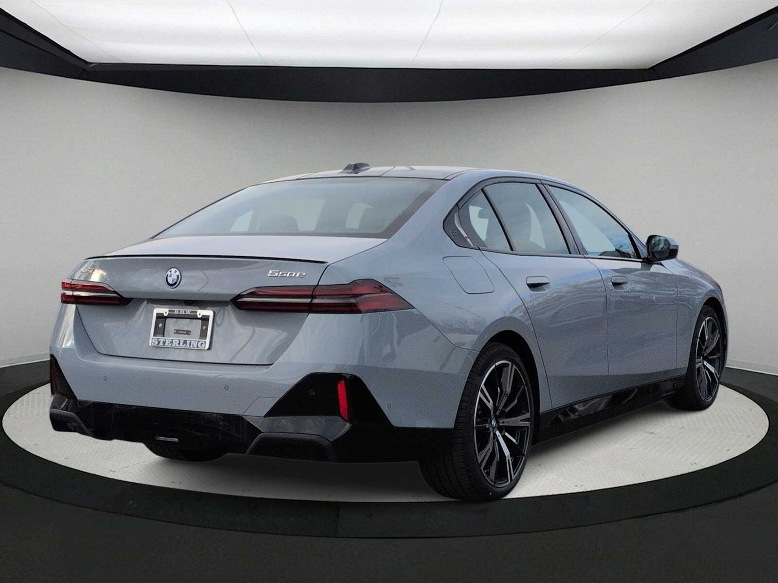 Thumbnail: 2026 BMW 5 Series - 8