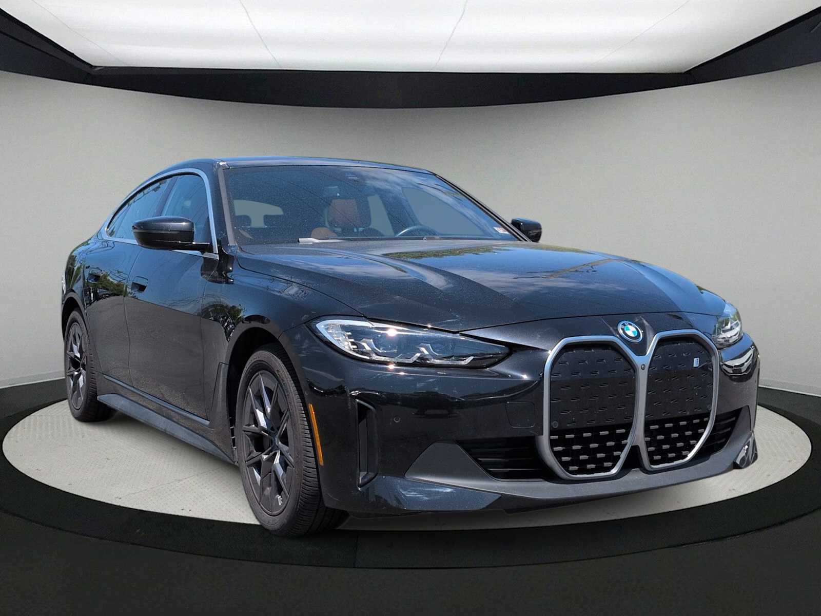 Thumbnail: 2023 BMW i4 - 2