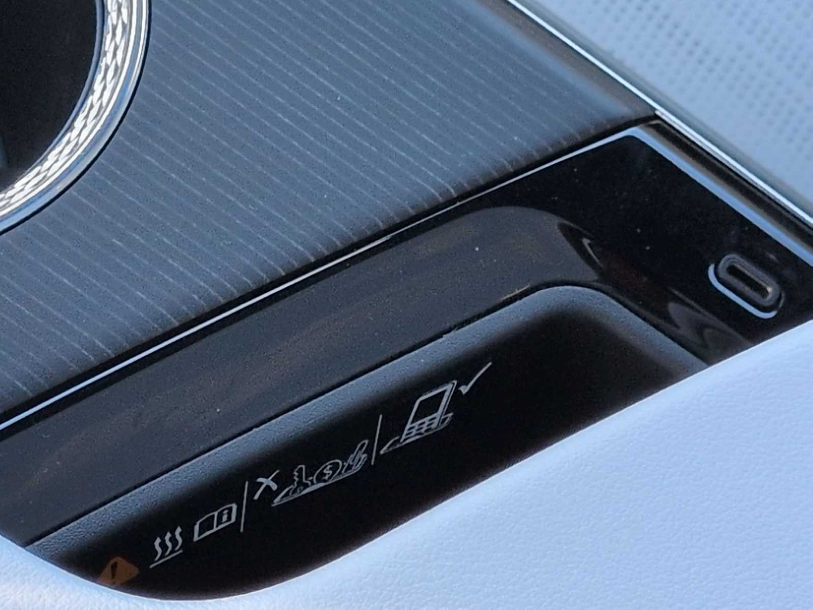 Thumbnail: 2024 Cadillac Lyriq - 34