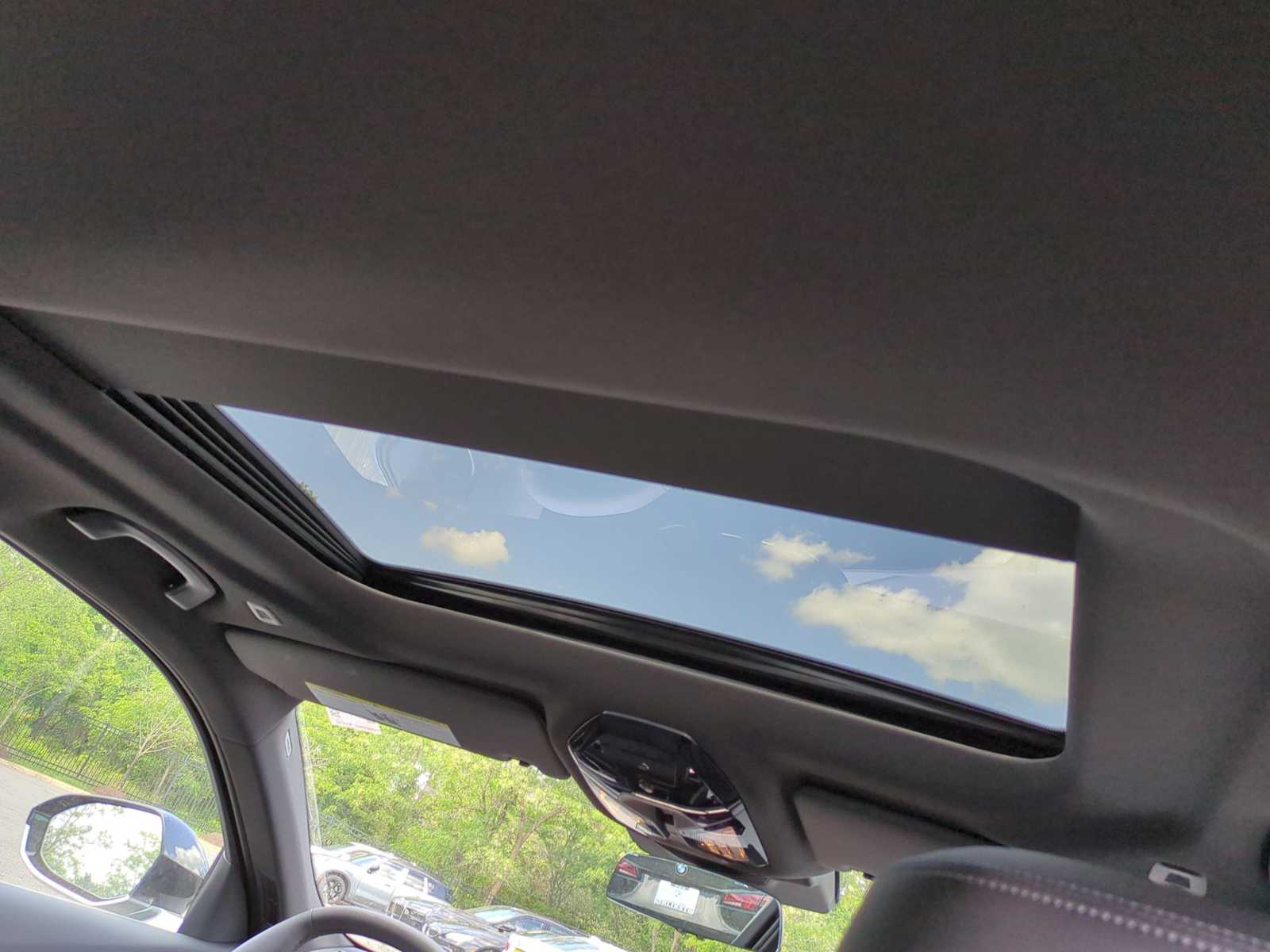 Thumbnail: 2025 BMW 5 Series - 22