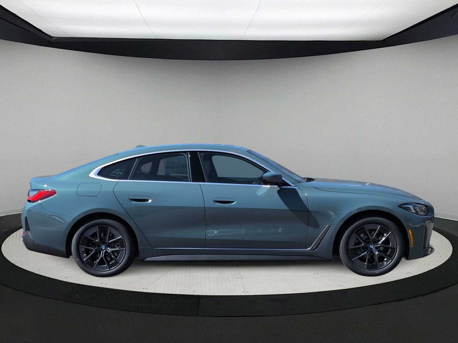 Thumbnail: 2026 BMW i4 - 9