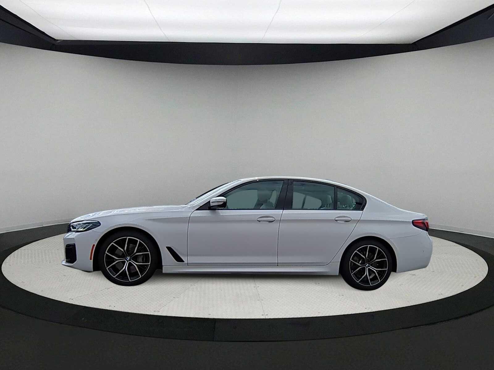 Thumbnail: 2022 BMW 5 Series - 5
