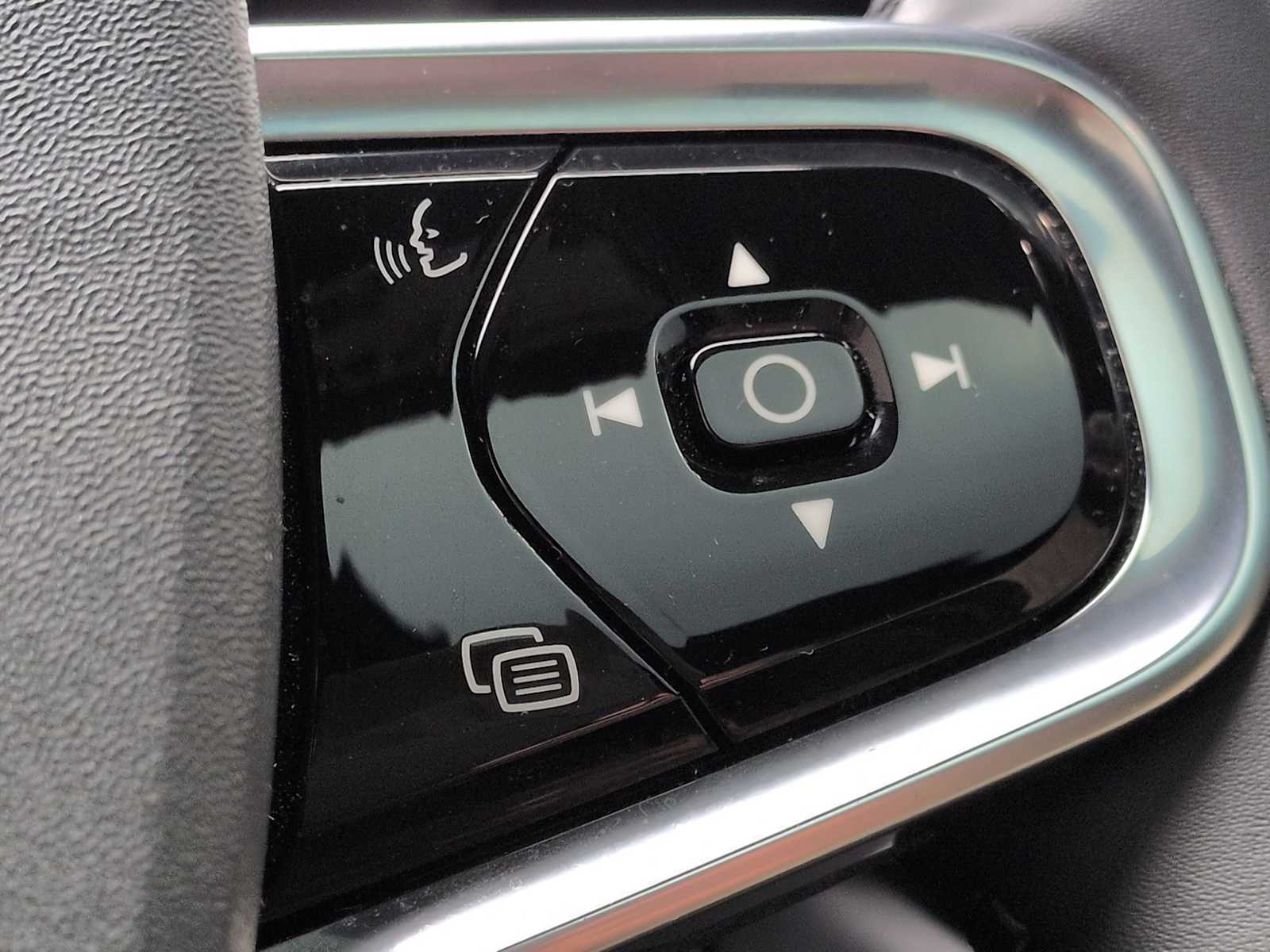 Thumbnail: 2022 Polestar 2 - 27